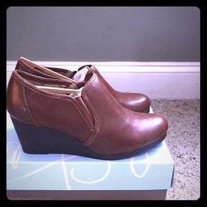 Life Stride dark tan cowgirl wedge